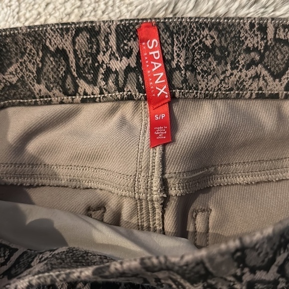 Spanx jean ish snake print ankle leggings Small - Picture 4 of 9